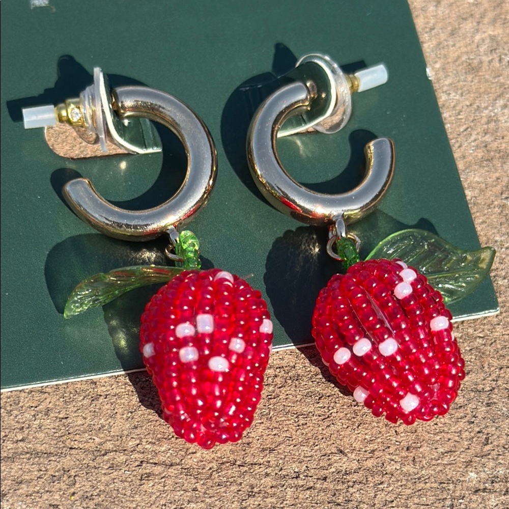 NWT! Wild Fable Strawberry Beaded Hoop Leaf Earrings - Picture 4 of 4